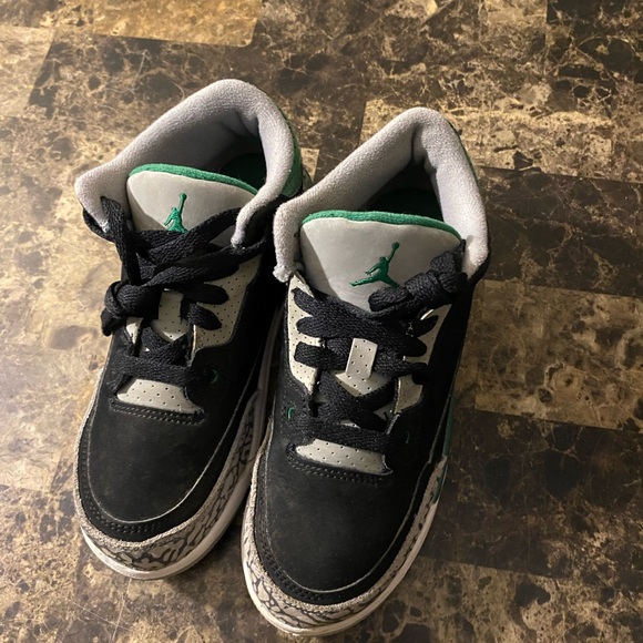 Green black and white grey boys Jordon - Picture 2 of 5